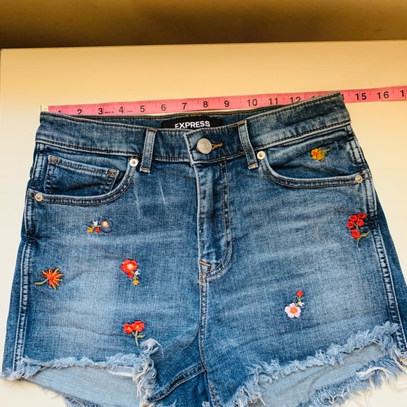 Express Jean shorts with embroidery  size 4 - Picture 10 of 14